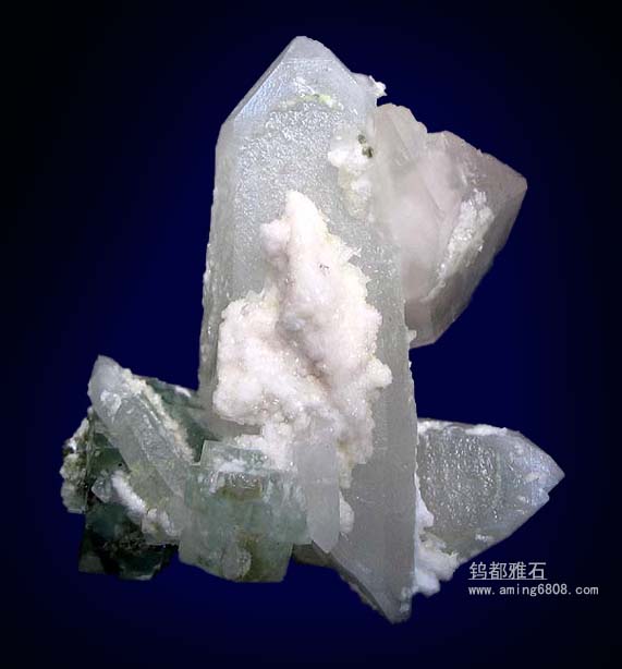 矿物晶体:萤石 方解石 白云石与水晶共生